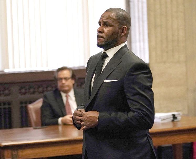 tab R Kelly 1-1559805398821