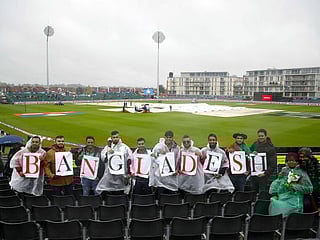 ICC Cricket World Cup 2019: Fans struggle to weather the storm in England