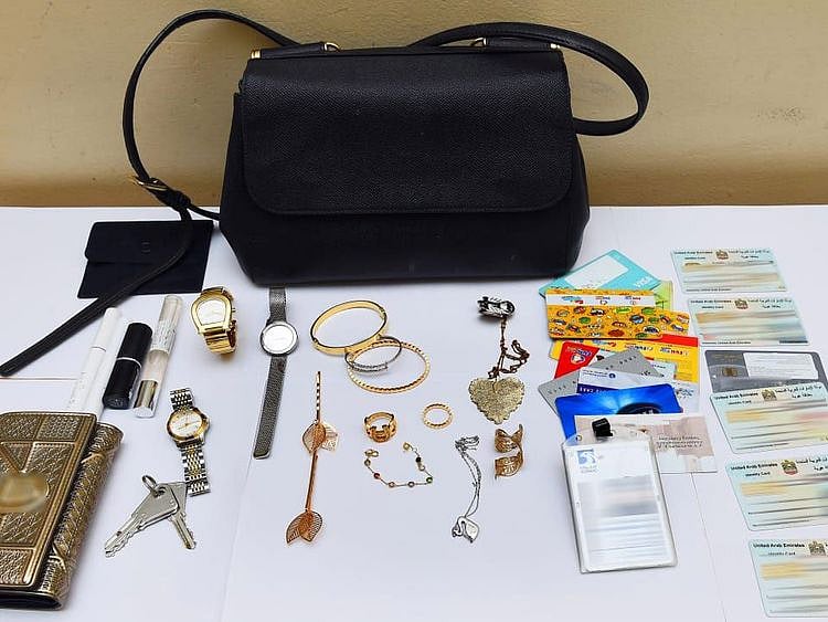 NAT 190611 HANDBAG-1560260447038