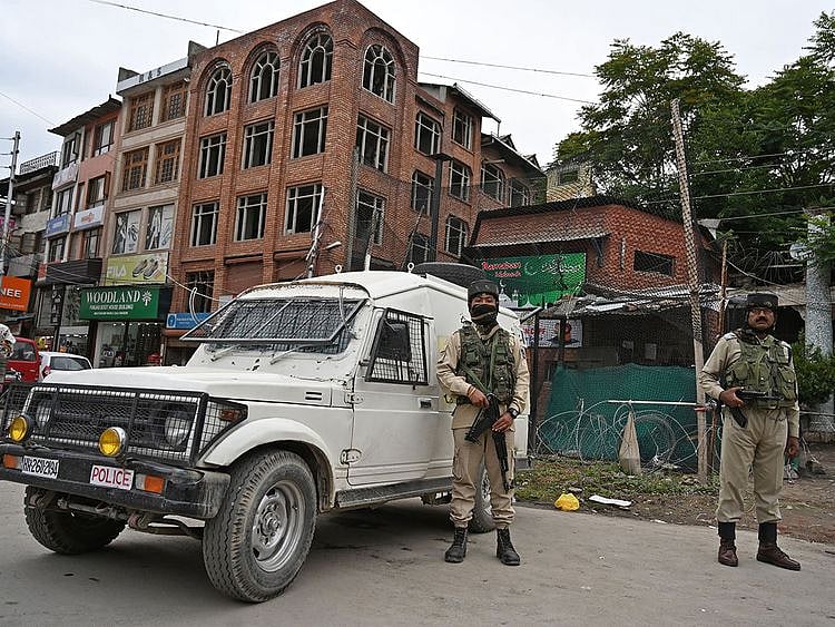 Indian paramilitary troopers