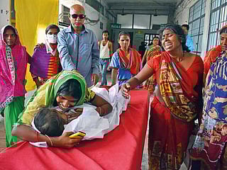 What is encephalitis, how did 53 children die in India?