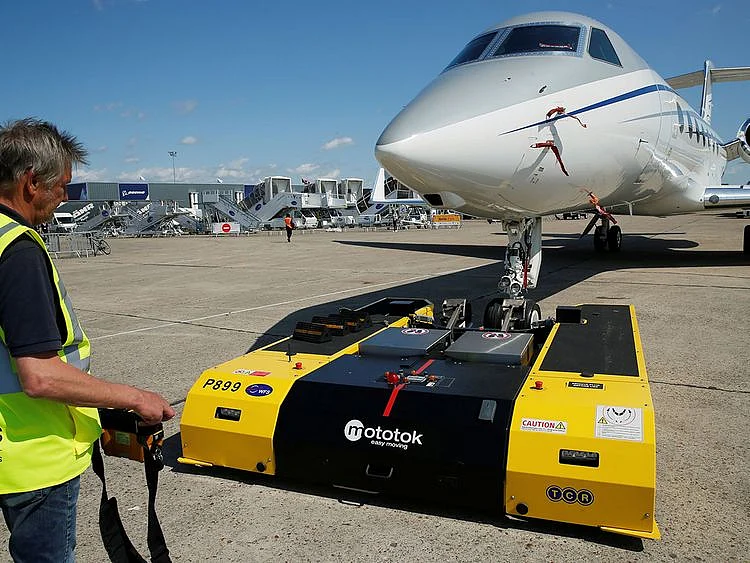 2019-06-15T112650Z_2112634309_RC1D98B545E0_RTRMADP_3_FRANCE-AIRSHOW-PREVIEW-(Read-Only)