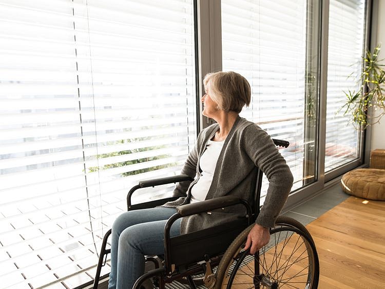 OPN WOMAN WHEEL CHAIR-1560947215879