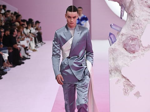 A model presents a creation for Dior Homme during the Men's spring/summer 2020 fashion collection on June 21, 2019 in Paris. / AFP / Anne-Christine POUJOULAT