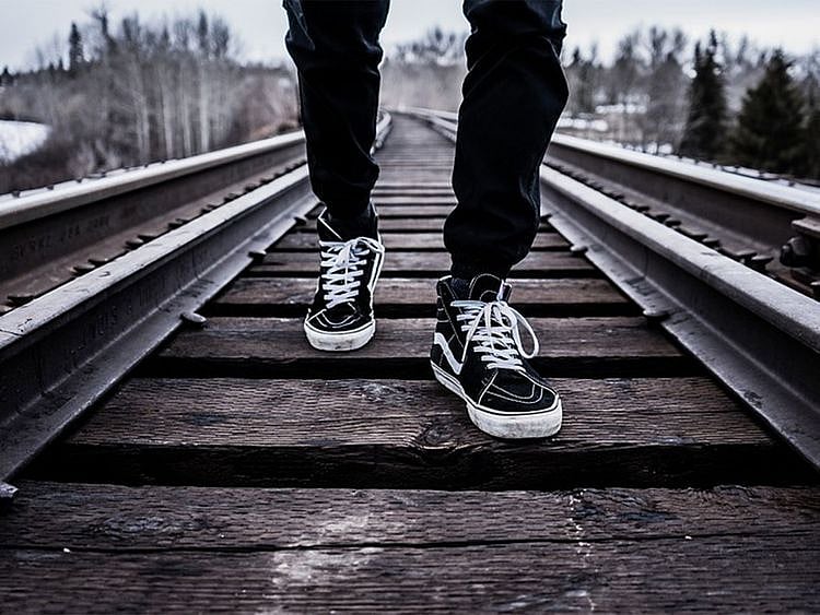 535 ‘phone walkers’ killed by Dhaka trains