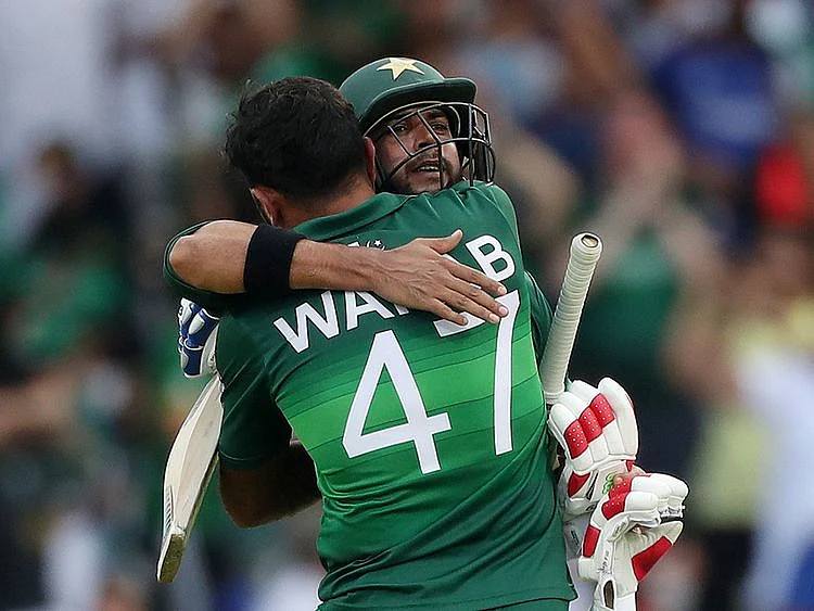 Pakistan's Imad Wasim and Wahab Riaz 