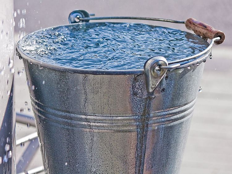shutterstock_36075736 bucket of water