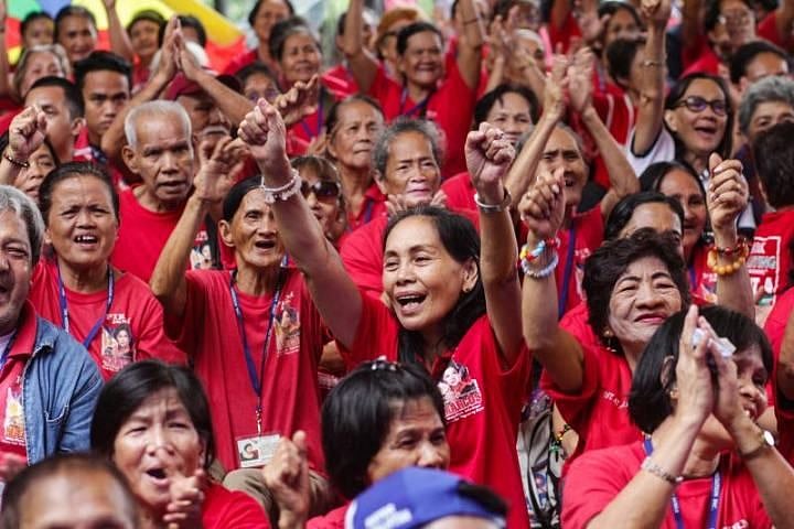 Filipino supporters of former First Lady Imelda Marcos-02