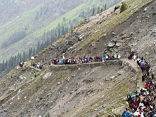 India asks tourists and pilgrims to leave Kashmir