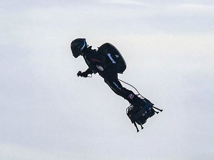 Frenchman zips across Channel on 'flyboard'