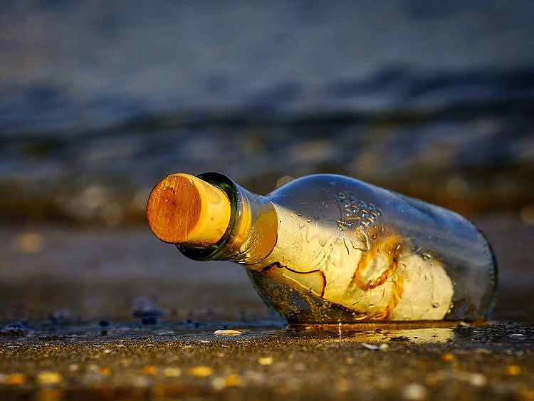 message-in-a-bottle-3437294_1920