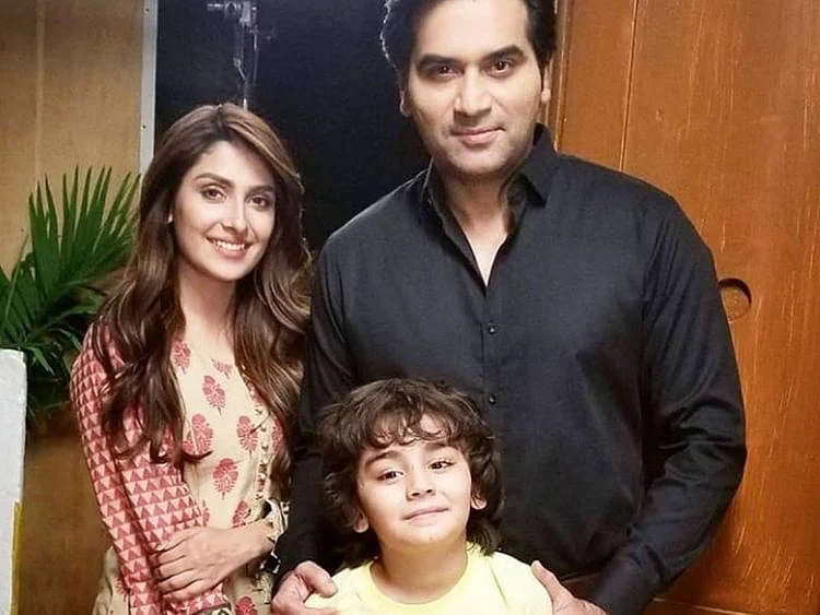 Humayun Saeed and Ayeza Khan at the shoot of MERAY PAAS TUM HO-1564989887197