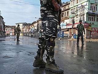 India arrests over 500 as Kashmir clampdown challenged