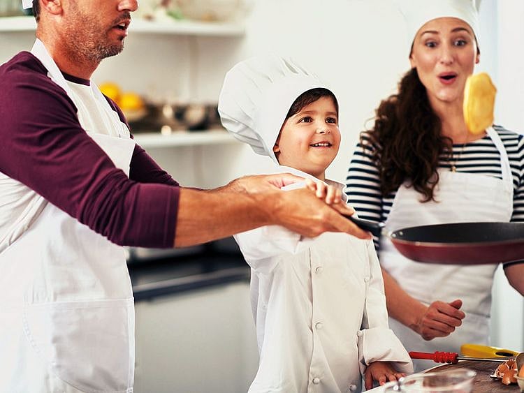 NAT_191308-SC-Cooking-with-FAMILY3-(Read-Only)