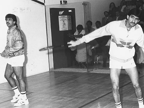 Jahangir Khan (left) takes on longtime rival Jamsher Khan at the Defence Stadium in Dubai, 1988