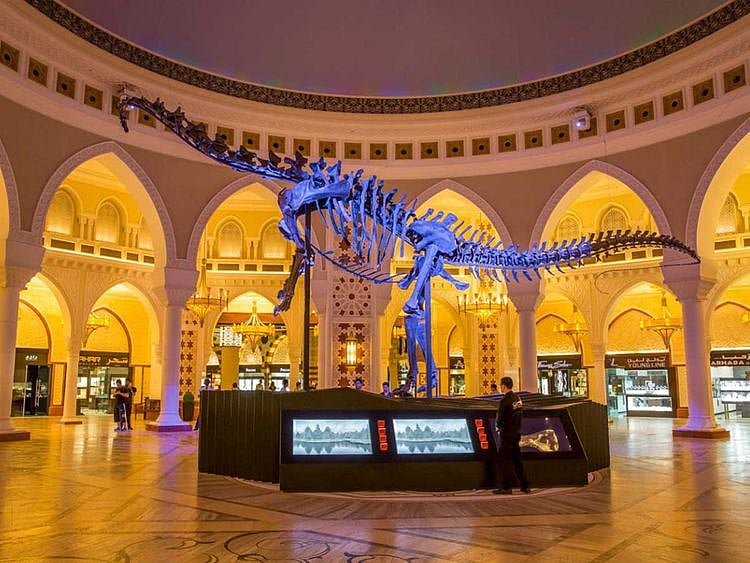 190816 dubai mall dinosaur