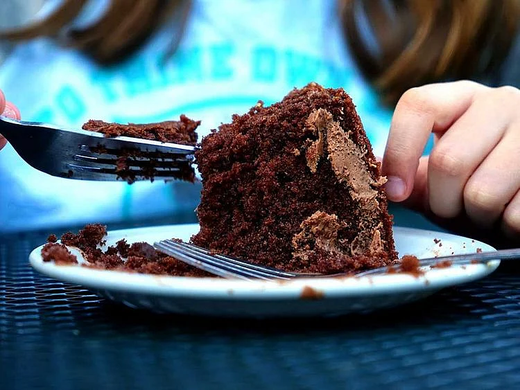 190821 eating cake
