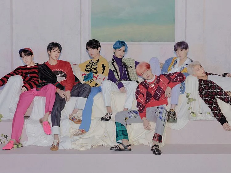 BTS - left to right -J-Hope, Jin, Jungkook, V, Jimin, Suga and RM-1566653529064