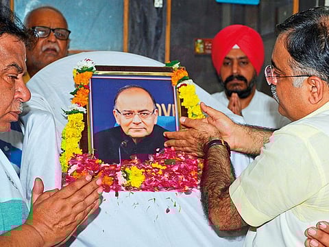 Bharatiya Janata Party national secretary Tarun Chugh (right) along with BJP workers pay tribute to India’s former finance minister Arun Jaitley in Amritsar.