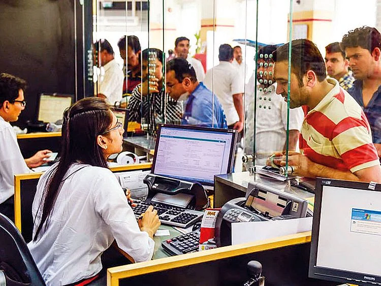 Indian expatriates queue up at UAE Exchange in Rolla Square