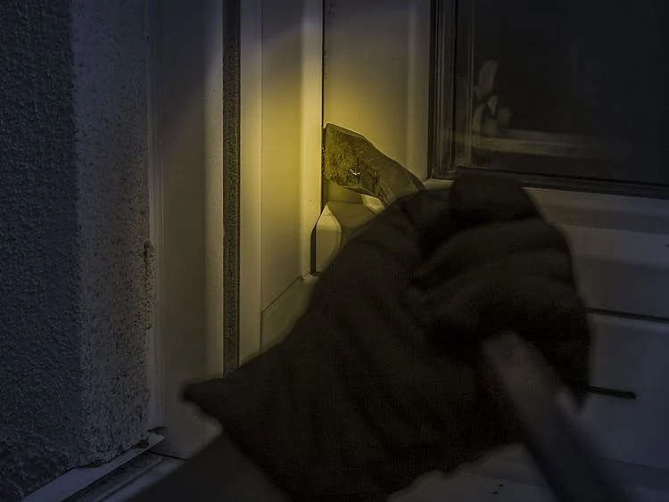 burglar-1678883_1920 burglar burglary robbery robber generic