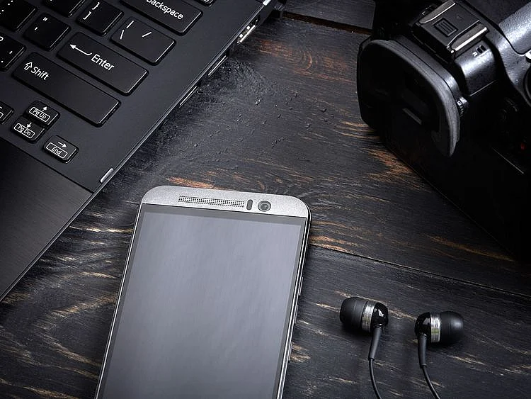 shutterstock_323810783 gadgets generic