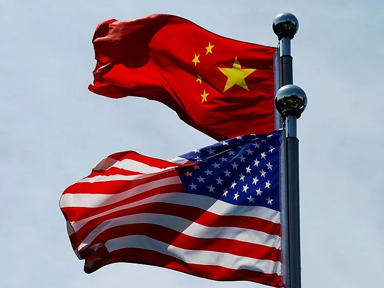 190828 us china flags