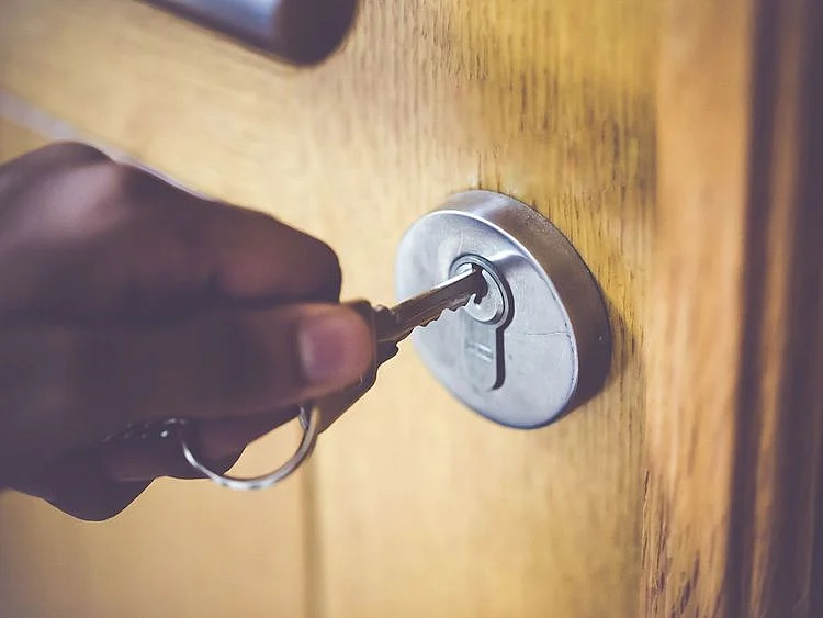 190911 locked door