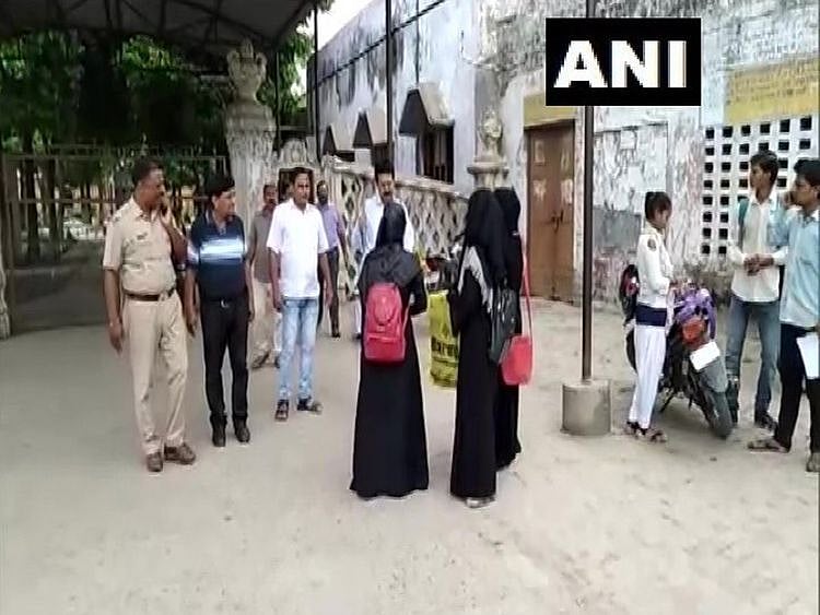 Burqa college students