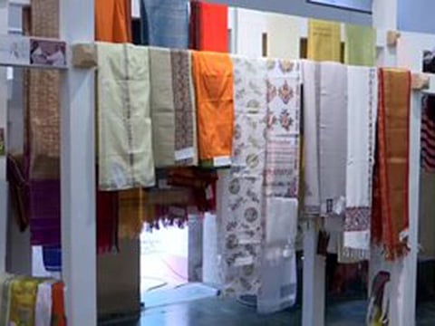 Modi's shawls up for auction