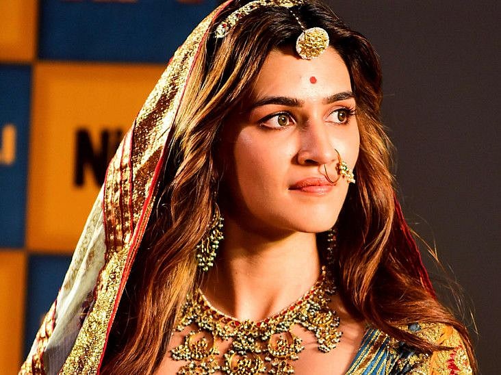 TAB 191001 Kriti Sanon-1569925034316
