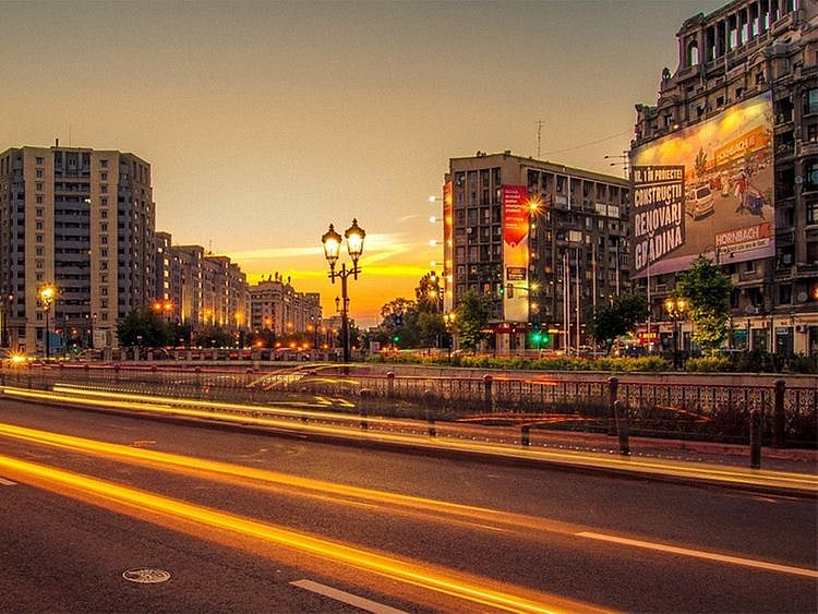 US: Motorists get eyeful as porn plays on electronic billboard