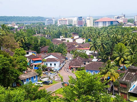 tourists should take adequate precaution while visiting night clubs in the popular beach village of Calangute, especially those which have been in the news for negative reasons.