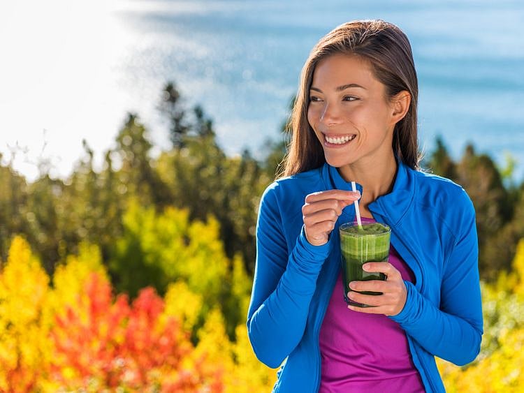 OPN 191011 drinking kale juice-1570798088300