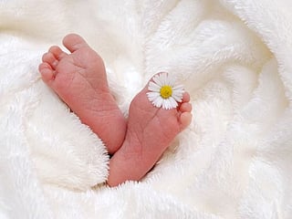 China's 'oldest new mother' :  67-year-old woman has given birth