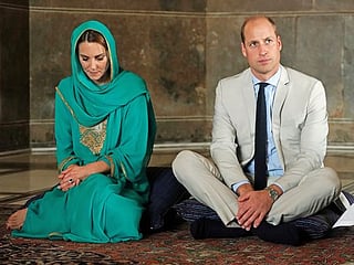 Pictures: Kate Middleton, Prince William visit Badshahi Masjid in Lahore on fourth day of Pakistan visit