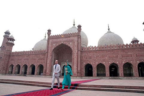 Britain's Prince William and Catherine, Duchess of Cambridge visit the Badshahi Mosque in Lahore, Pakistan October 17, 2019. Owen Humphreys/Pool via REUTERS