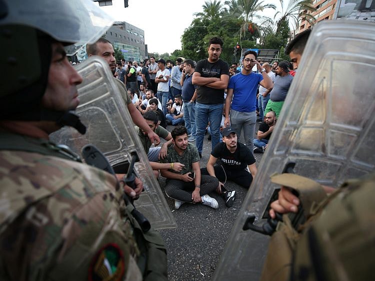 Copy of 2019-10-18T054751Z_242487261_RC1569550B60_RTRMADP_3_LEBANON-ECONOMY-CALLS-1571378950598