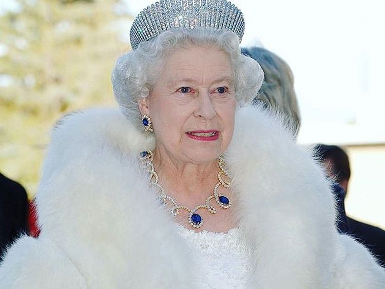 Queen Elizabeth with jewellery from Dubai
