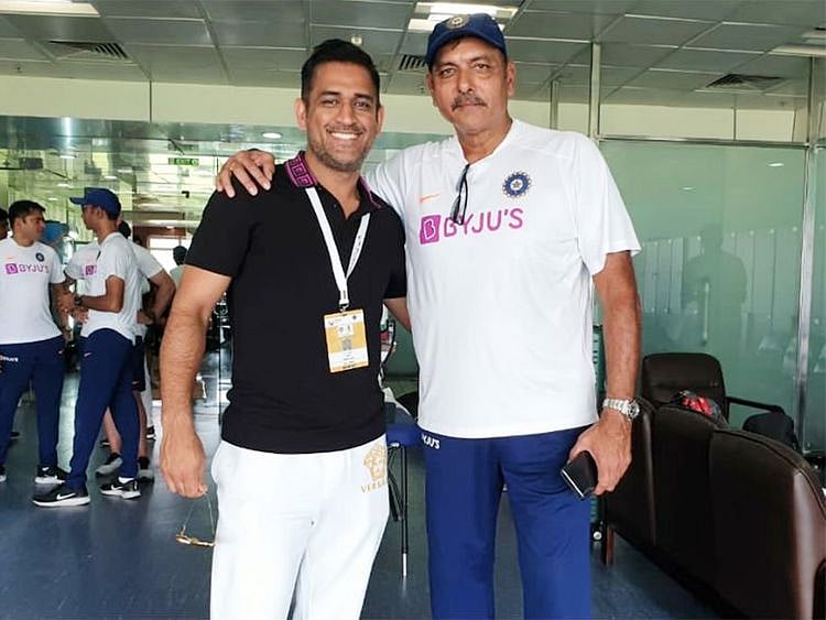 Dhoni with coach Ravi Shastri 