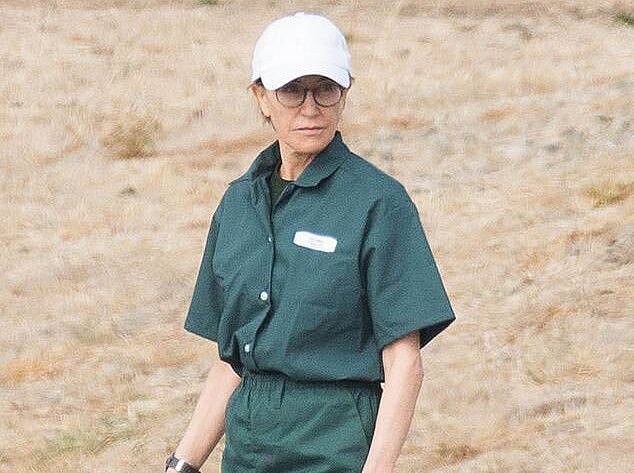 TAB Felicity Huffman reporting for prison-1571741725832