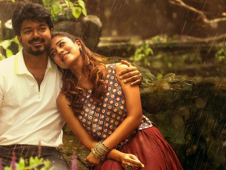 Vijay with Nayanthara in Bigil-1571810782387