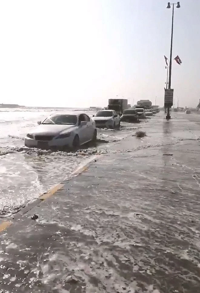 NAT 191029 KALBA AND FUJAIRAH RAIN2-1572358552426