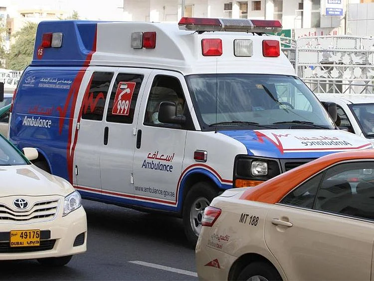 auto ambulanceRoad