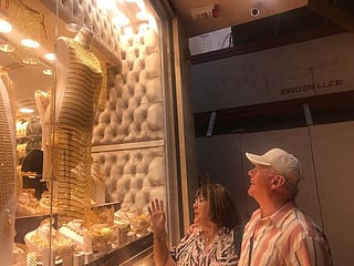 Top 5 reasons why people buy gold in Dubai