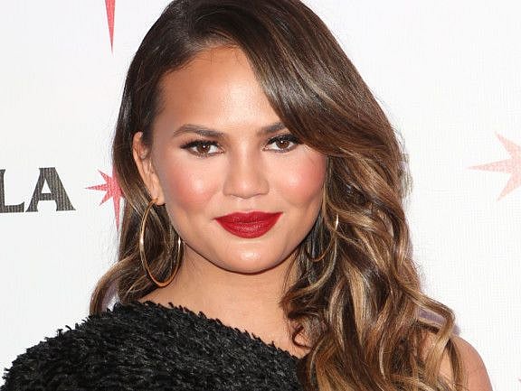 tab 191105 Chrissy Teigen-1572935608366