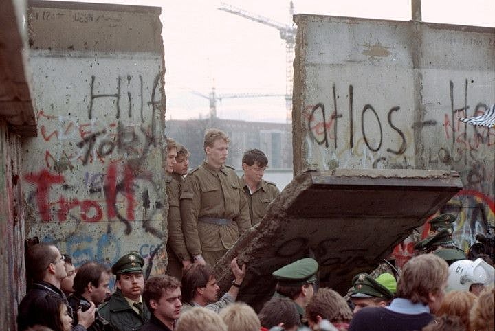 OPN 191108  Germany_Berlin_Wall-1573211609071