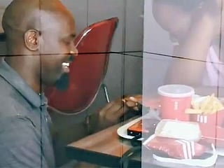 Video: A couple got engaged in KFC