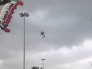 UAE: Six injured after fall from parachutes due to strong winds 