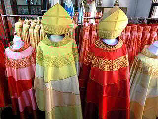 Thai convent weaves silk robes for Pope Francis visit